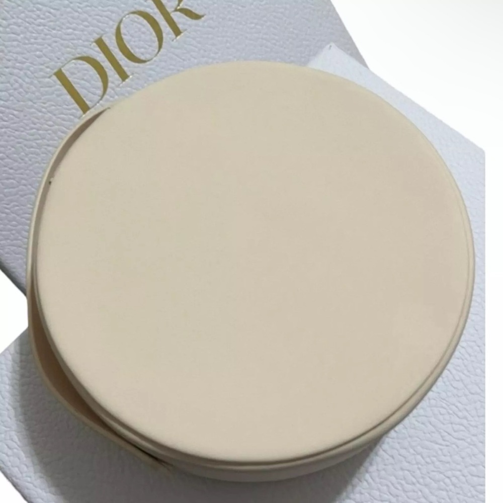 Rare Dior round Vanity Case in cream - Picture 3 of 9